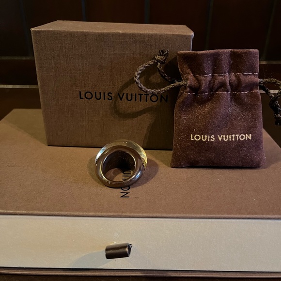 LOUIS VUITTON Brown Resin Monogram Inclusion Ring Size 6 - Picture 5 of 7